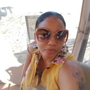 Meet your Posher, Lorraine